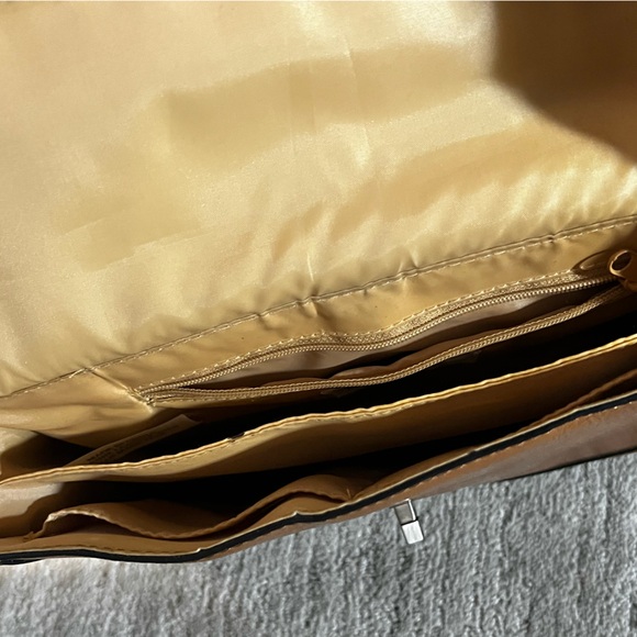 EGO Vintage genuine  Leather Tan Shoulder Bag with Silver Hardware - Picture 13 of 13